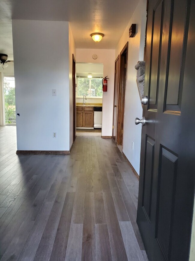 Foto del edificio - Townhome with 4 bedrooms, 2.5 bath