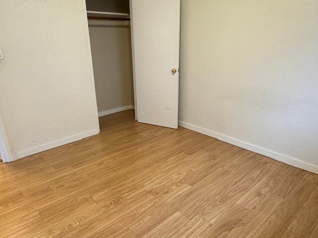 Photo du bâtiment - 646-646 Admirals Rd