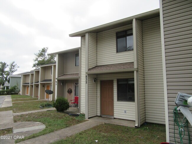 Building Photo - 832 West St