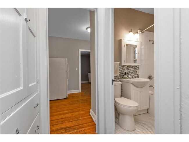 Foto del edificio - 2739 Girard Ave S