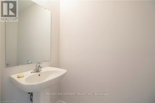 Building Photo - 14 Trailside Dr