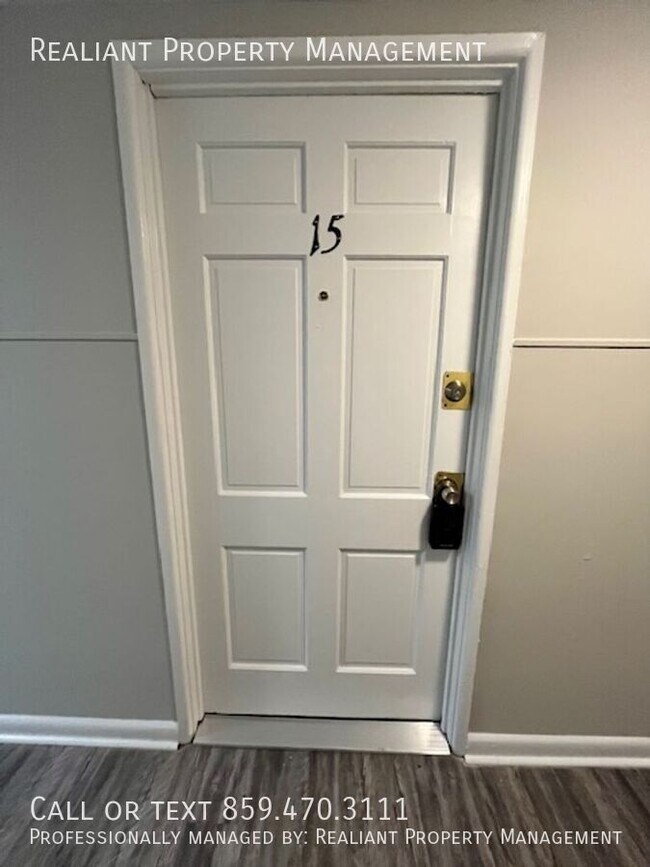 Foto del edificio - 2082 Fairmont Ct