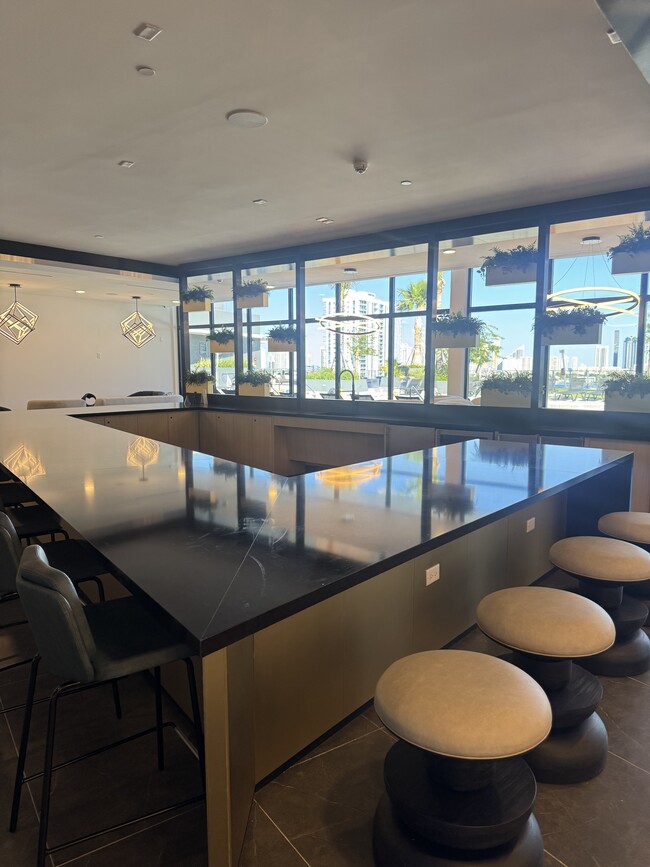 Building Photo - 1640 NE 125th St