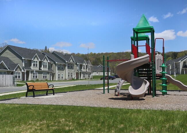 Foto del edificio - Hemlock Ridge Apartments
