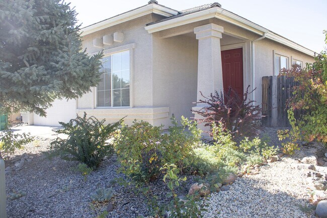 Building Photo - 3 Bedroom  2 Bath New Paint, Flooring and ...
