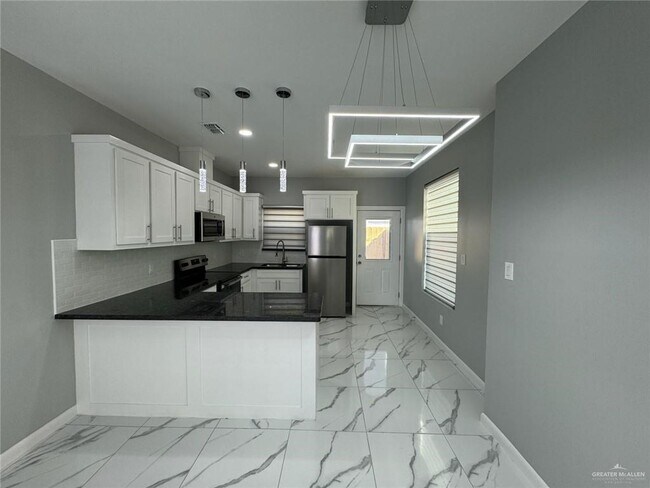 Foto del edificio - 5900 N Western Rd
