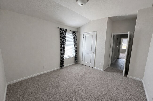 Foto del edificio - 300 Low Bramble Dr