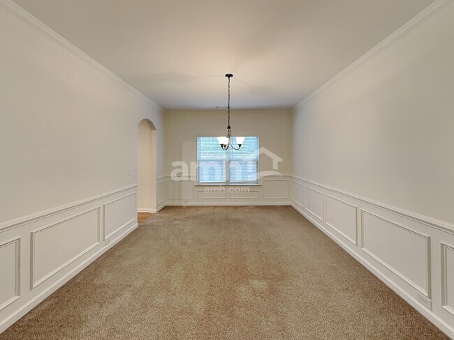 Building Photo - 4488 Spring Mountain Lane NE
