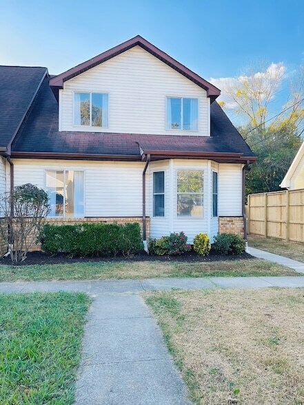 Foto del edificio - 3249 Lakeford Dr