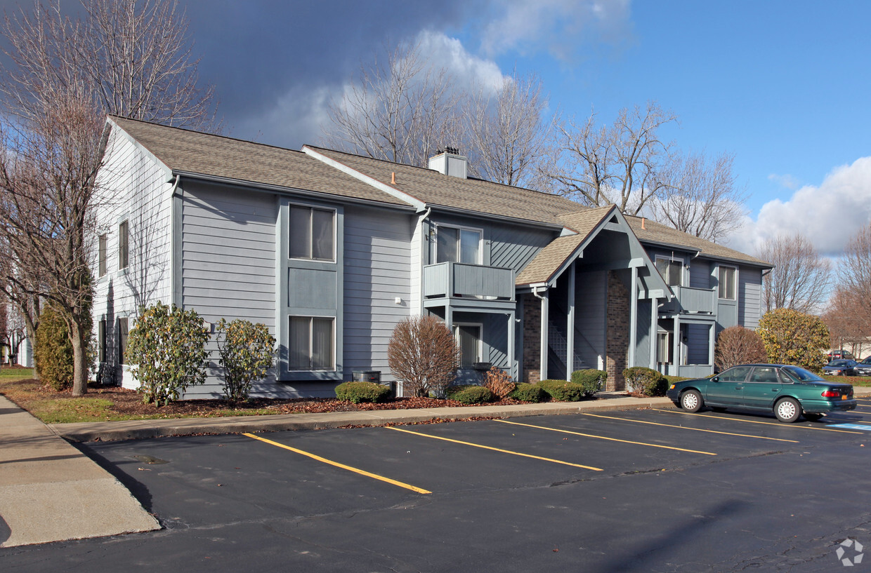 Entrada - Rosemont Apartments