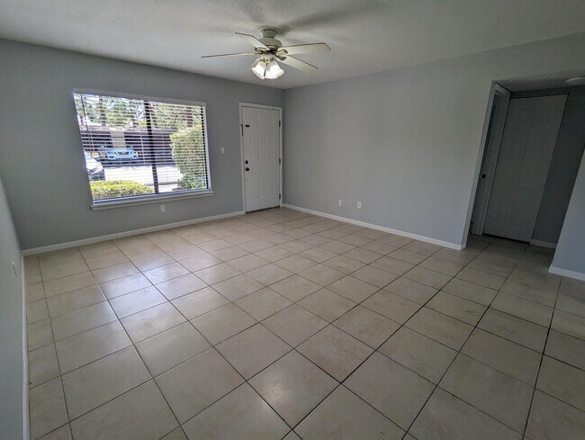 Building Photo - 1515 Huntington Ln