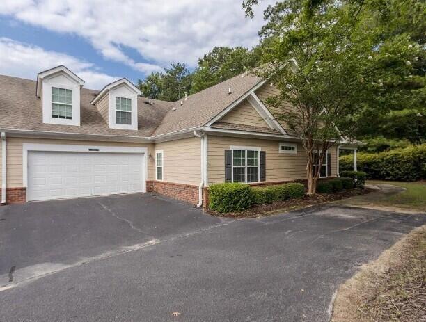 Foto principal - 2002 Amberley Dr