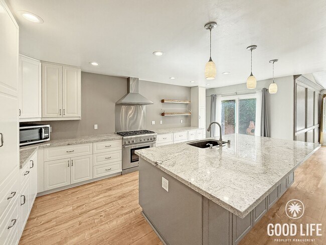 Foto del edificio - Great 4B/2BA House in San Marcos w/ AC, W/D, and Attached Garage!