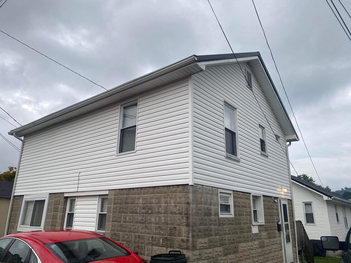 Bottom unit - 215 5th Ave