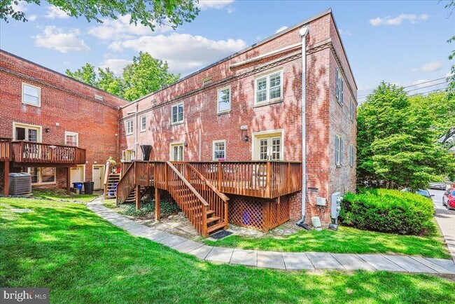 Foto del edificio - 6705 Hillandale Rd