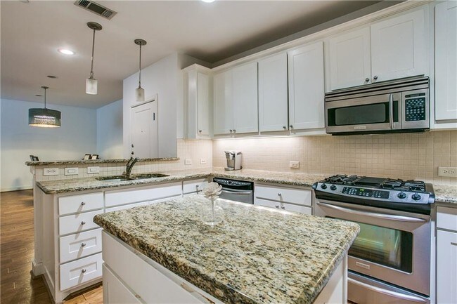 Foto del edificio - 3116 Rosedale Ave