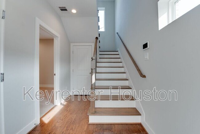 Building Photo - 622 Janisch Rd