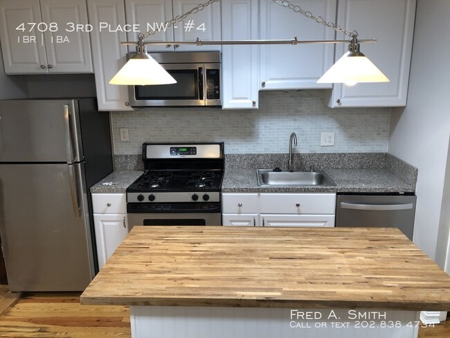 Building Photo - Updated 1 Bed + Den in Petworth
