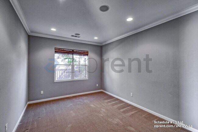 Foto del edificio - 833 Griffon Ct