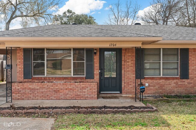 Foto del edificio - 1706 Shady Grove Dr