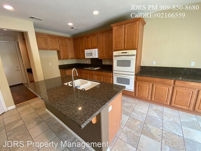 Foto del edificio - 6 br, 4 bath House - 8005 Natoma Street