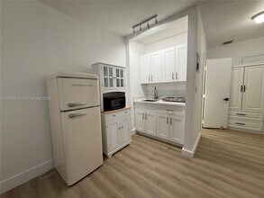 Building Photo - 481 E 31st St