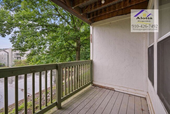 Foto del edificio - 6804 Willowbrook Dr