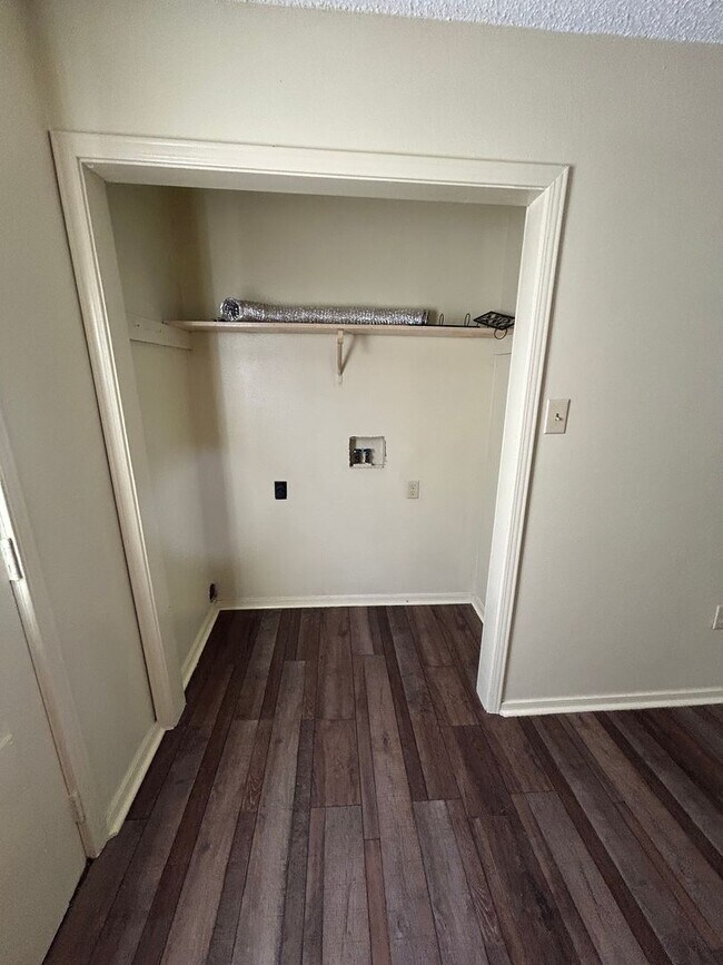 Foto del edificio - 106 Gabriel Cir