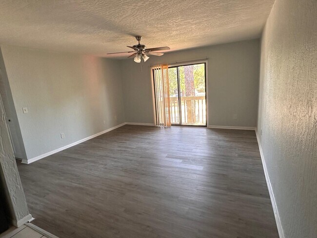 Foto del edificio - 2100 Forest Knoll Dr NE