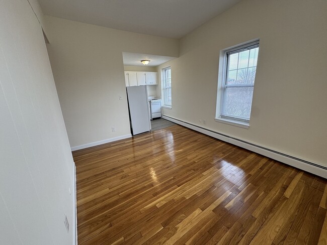 Building Photo - 160-180 N Beacon St