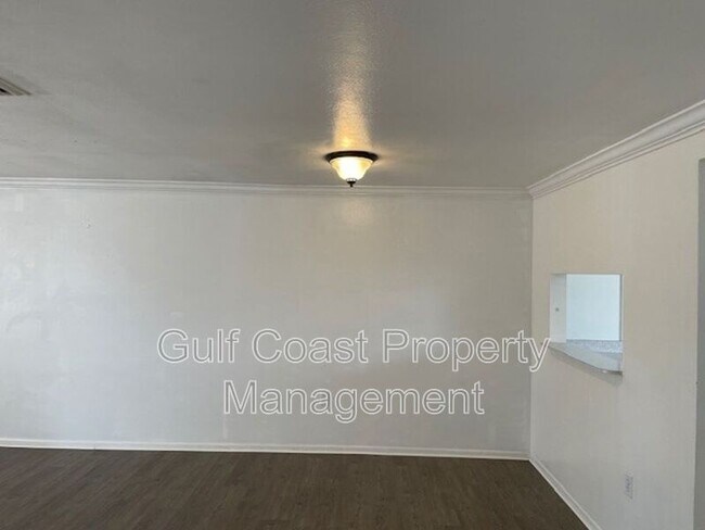 Building Photo - 2250 Sandlewood Dr