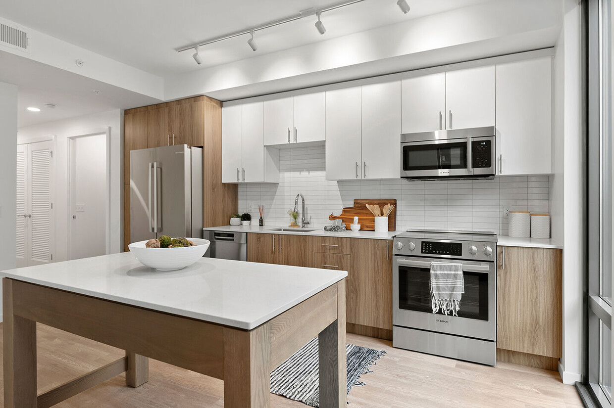 Kitchens with Custom Cabinetry - Cortland Rosslyn