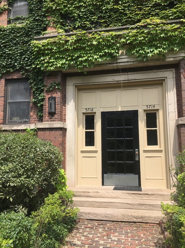 Building Photo - 2 br, 1 bath Condo - 5716 S Kenwood Ave Apt 2