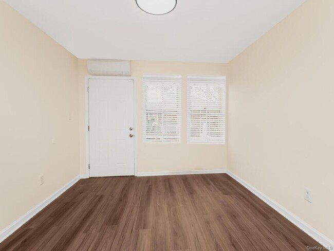 Building Photo - 2864 Lamport Pl