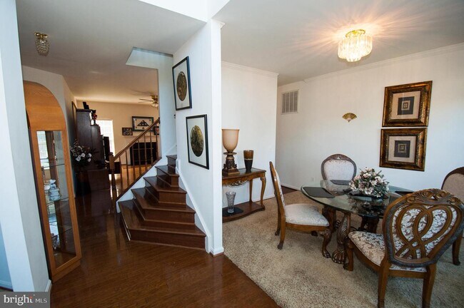 Foto del edificio - 73 Newbury Dr