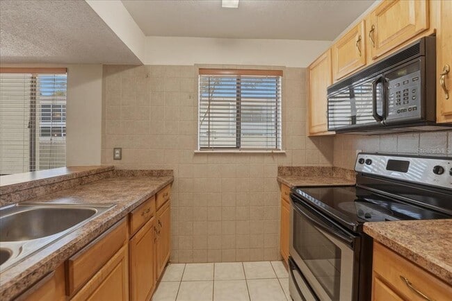 Foto del edificio - 1404 Oak Pl