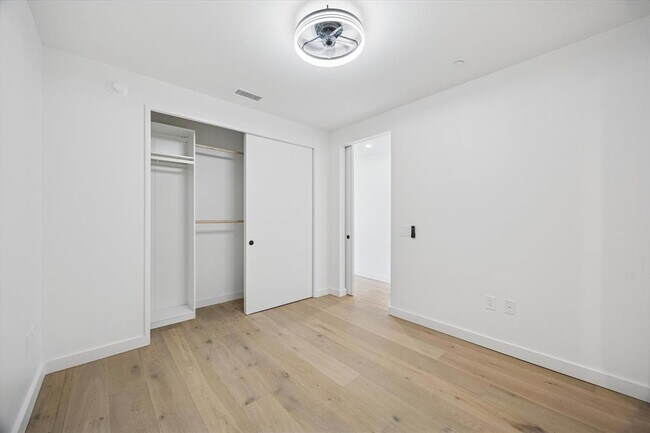 Foto del edificio - 610 Davis St