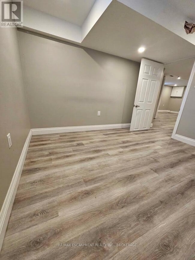 Photo du bâtiment - 320 E 19th St