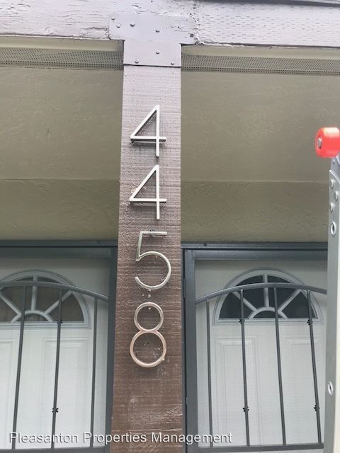 Foto del edificio - 4458 Pleasanton Ave