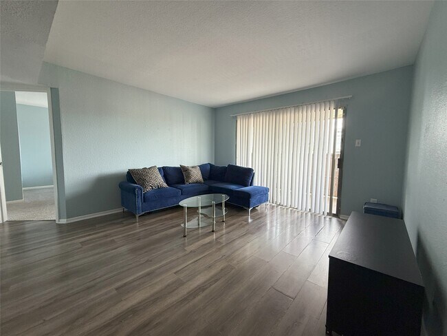 Building Photo - 8523 Hearth Dr