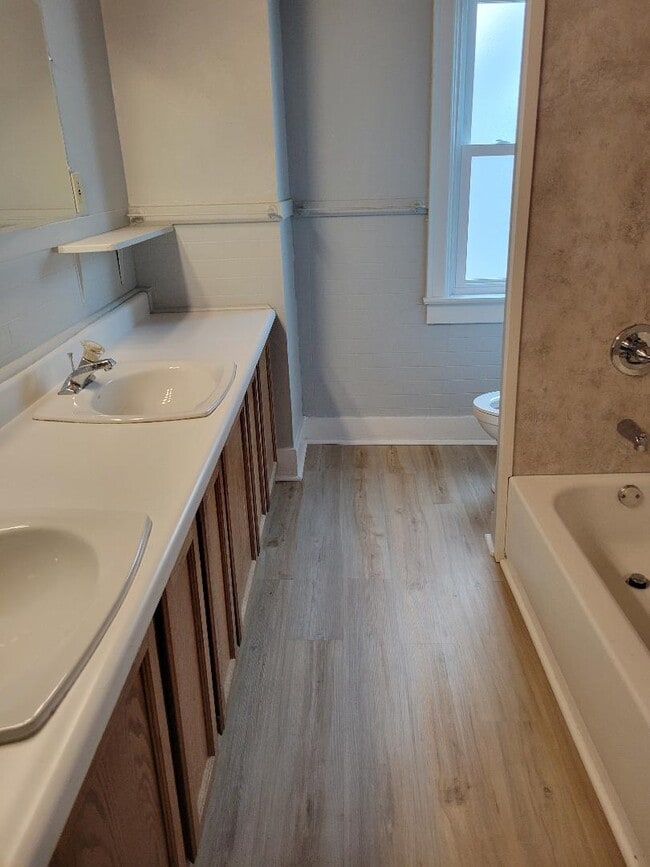 Baño - 734 Auburn Ave