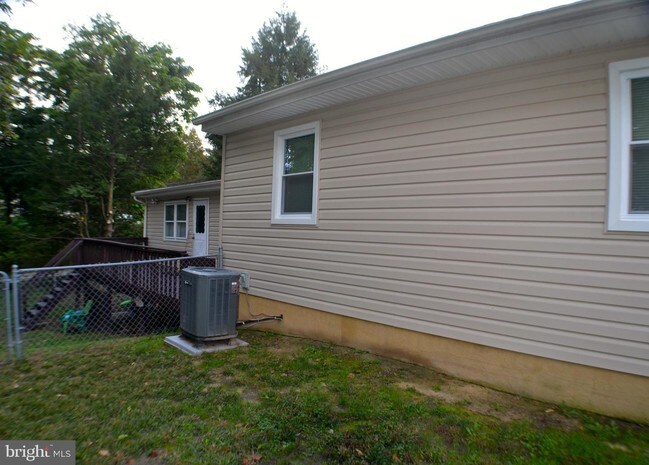 Building Photo - 7628 Beach Dr