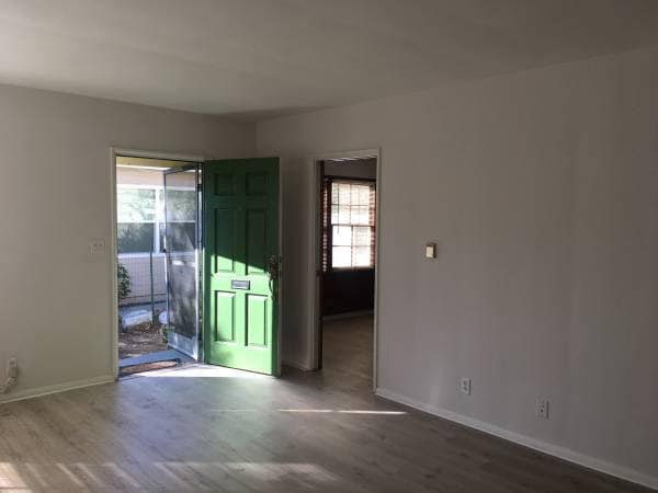 Primary Photo - 14319 Burbank Blvd