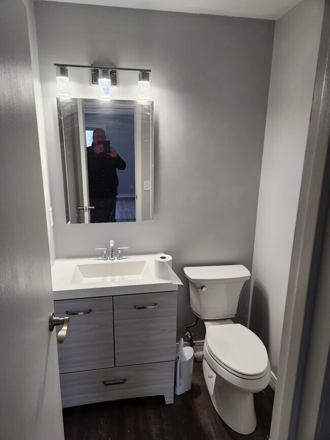 baño principal - 717 Gordon Smith Blvd