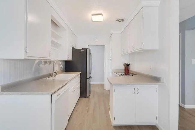 Foto del edificio - 6364 Thomas Ave