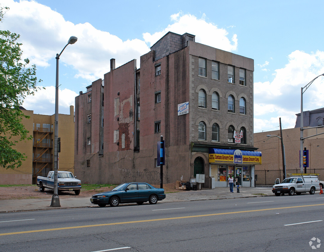 Building Photo - 98 Clinton Ave