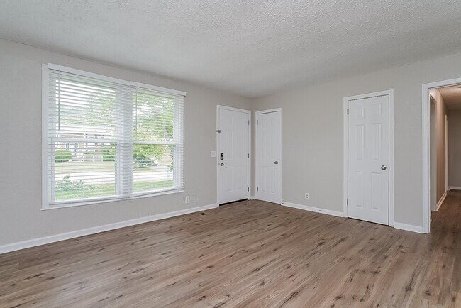 Building Photo - 4112 Meadow Hill Dr