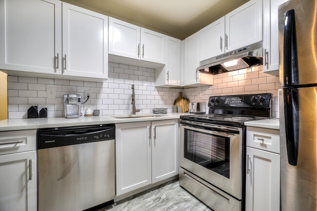 Kitchen - 1095 Alta Ave NE