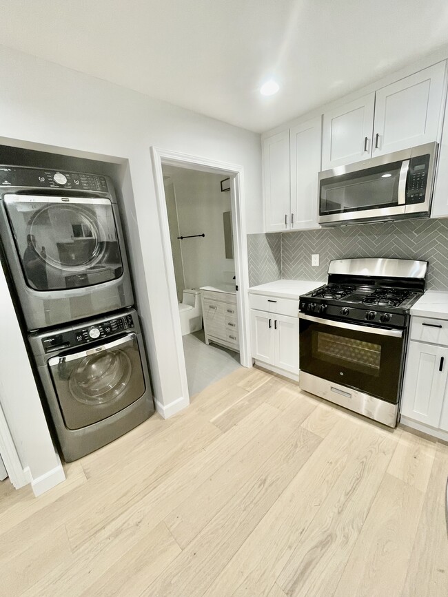 Building Photo - 1847 Stearns Dr