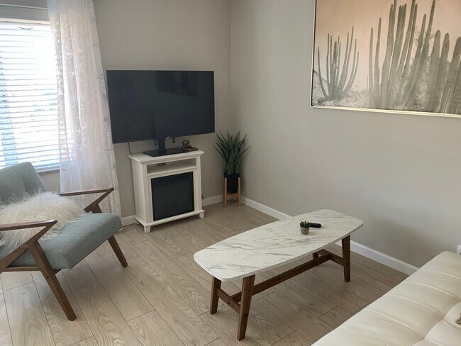 Sala de estar de TV - 4545 Wornall Rd